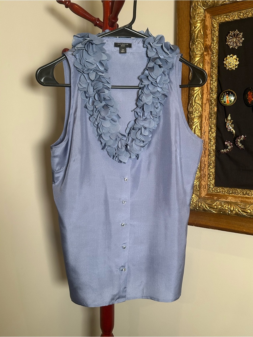 Ann Taylor Silk Sleeveless Blouse Ruffled V-neckline Size SP